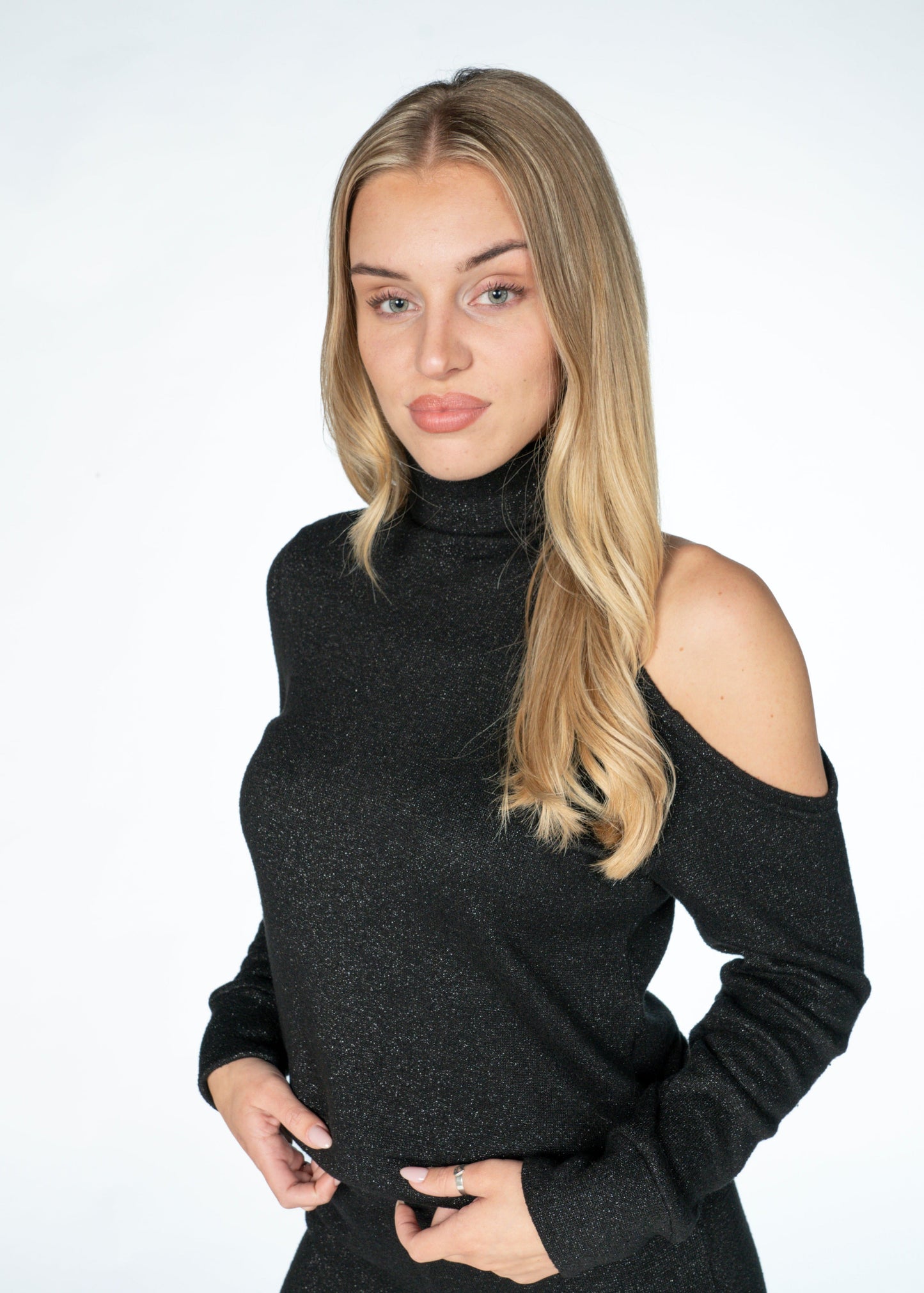 Open shoulder top. Front side
