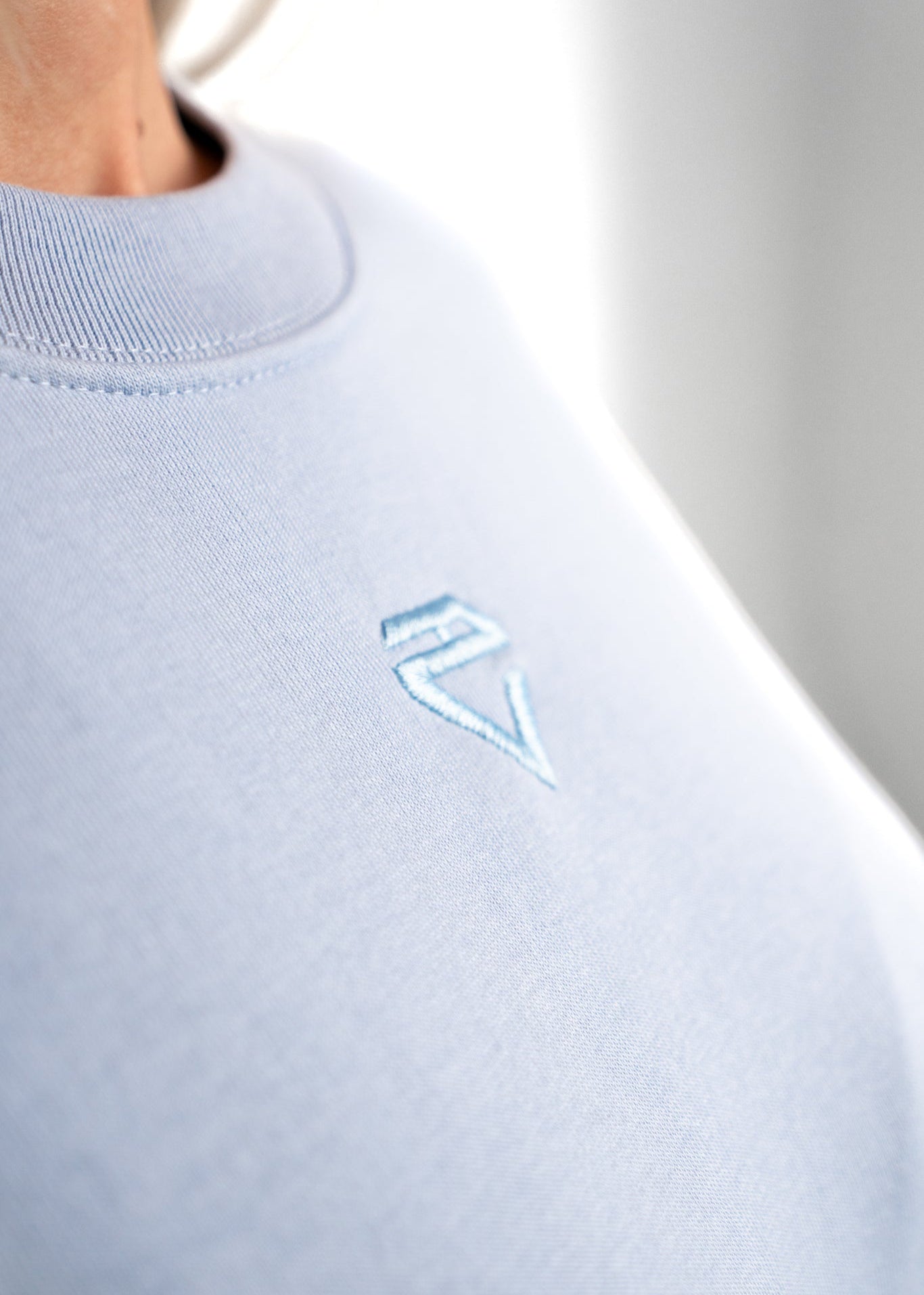 Embroidered logo Estel Nouvelle. Ton sour Ton.