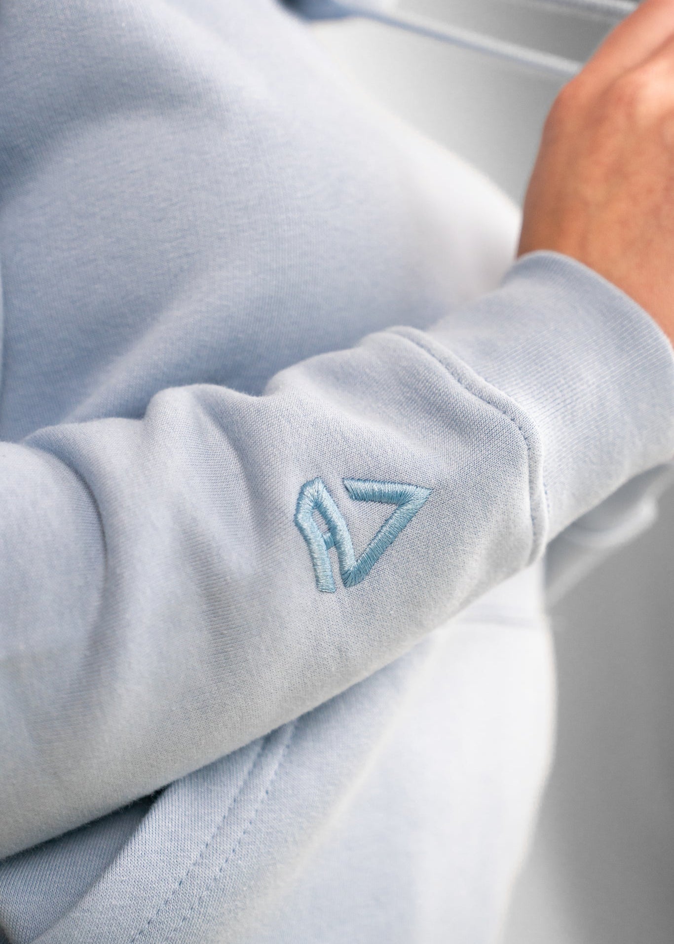 Embroidered logo Estel Nouvelle. Ton sour Ton.