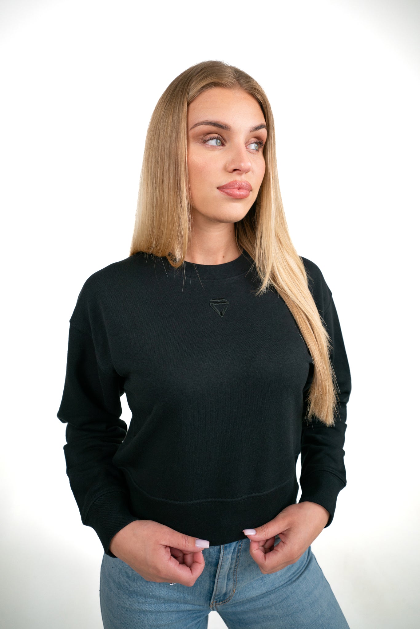 Cropped sweatshirt black. Front side