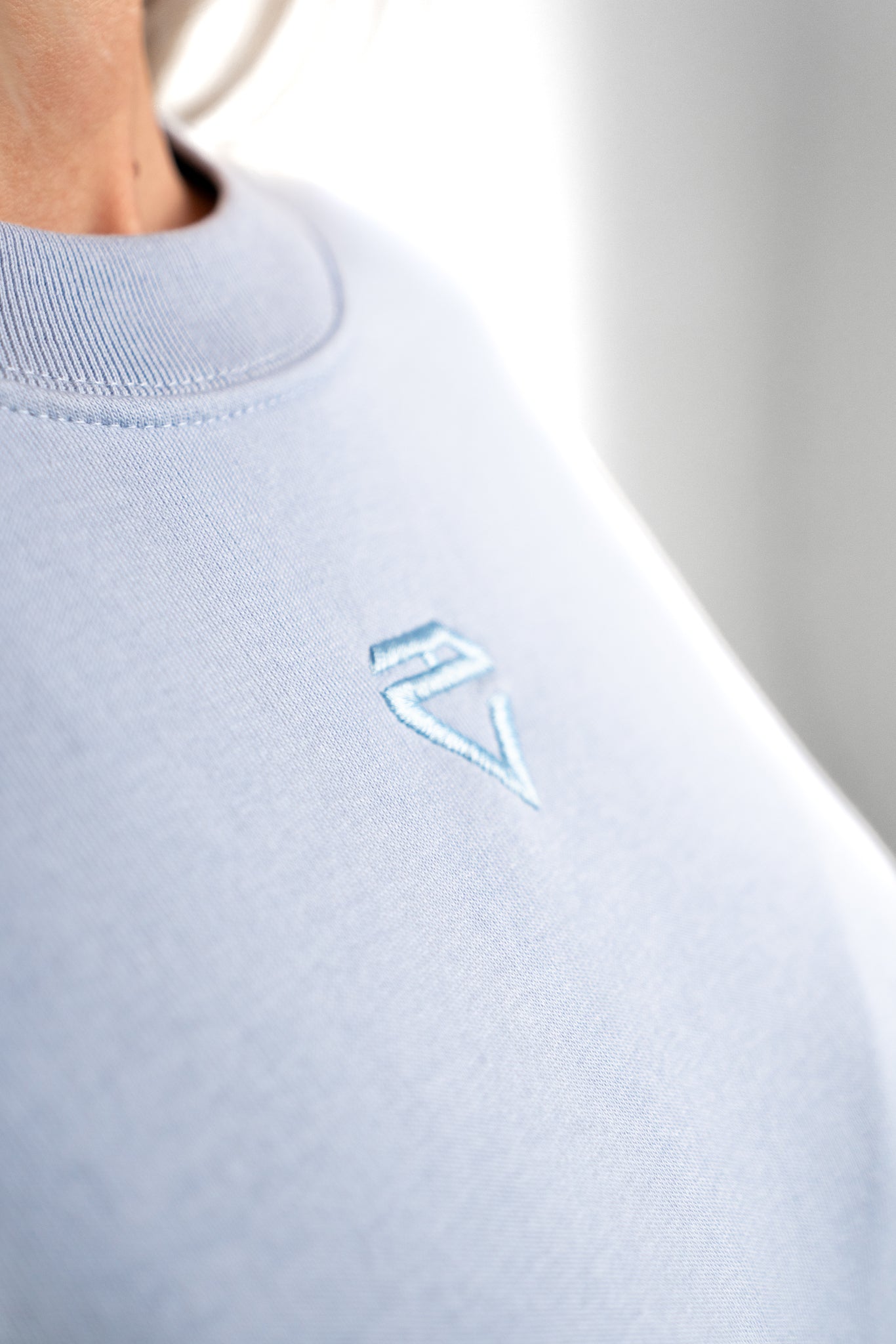  Embroidered logo Estel Nouvelle. Ton sour Ton.