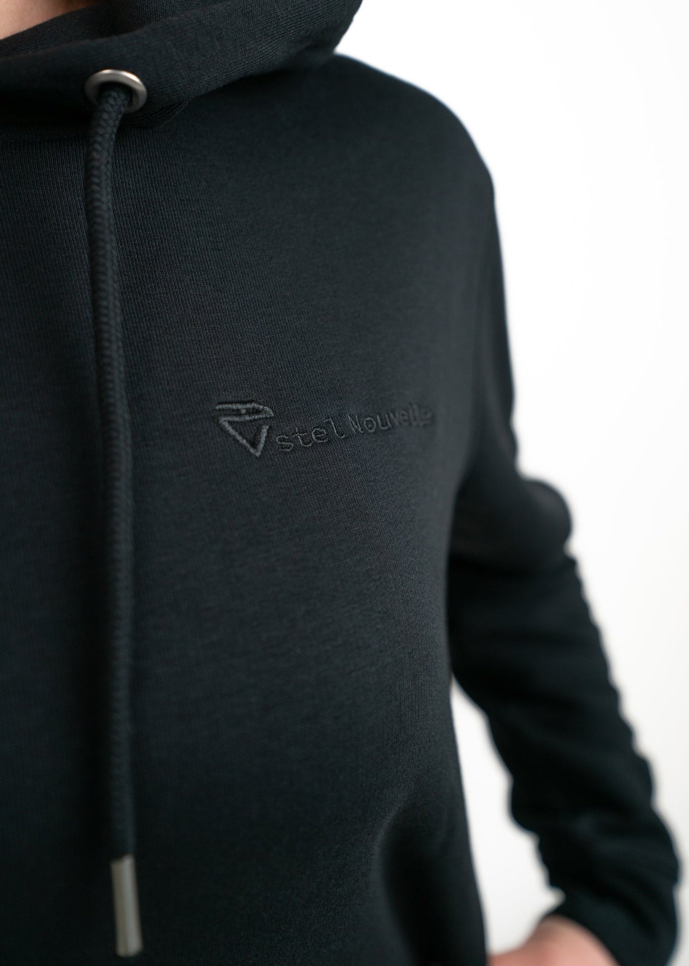  Embroidered logo Estel Nouvelle. Ton sour Ton.
